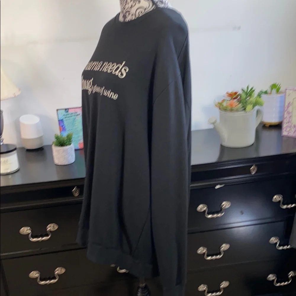 Little Trouble Graphic Sweatshirt Mama Needs A Huge glass Of Wine Size XL